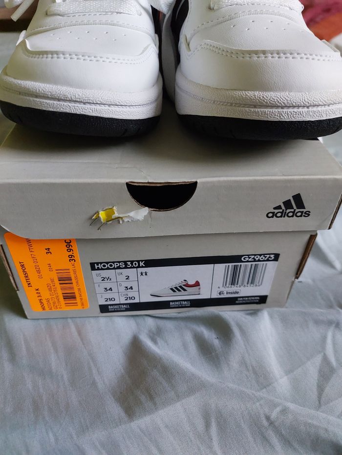 Baskets adidas neuves - photo numéro 2