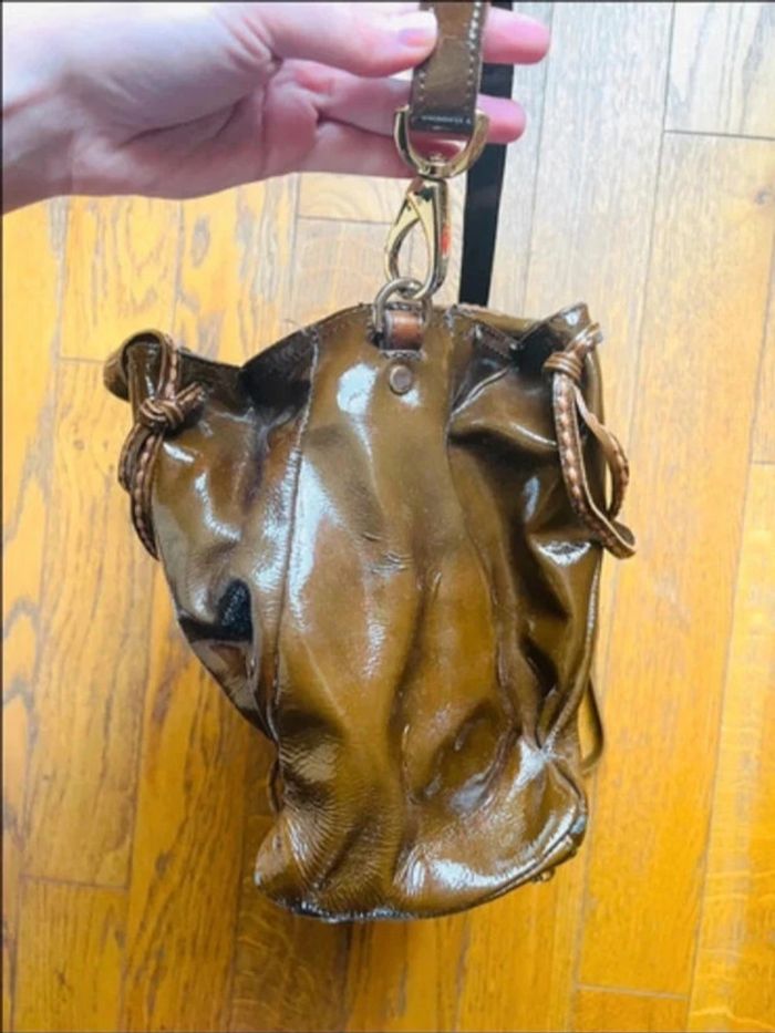 Sublime sac en cuir vernis plinio visona - photo numéro 7