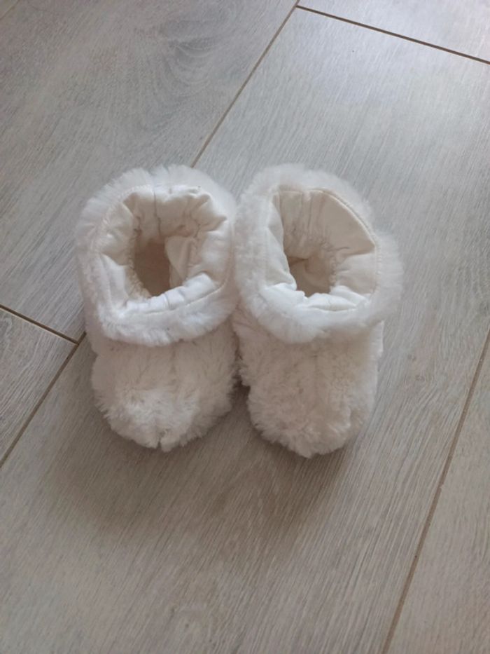 Chaussons blancs 17/18 neufs