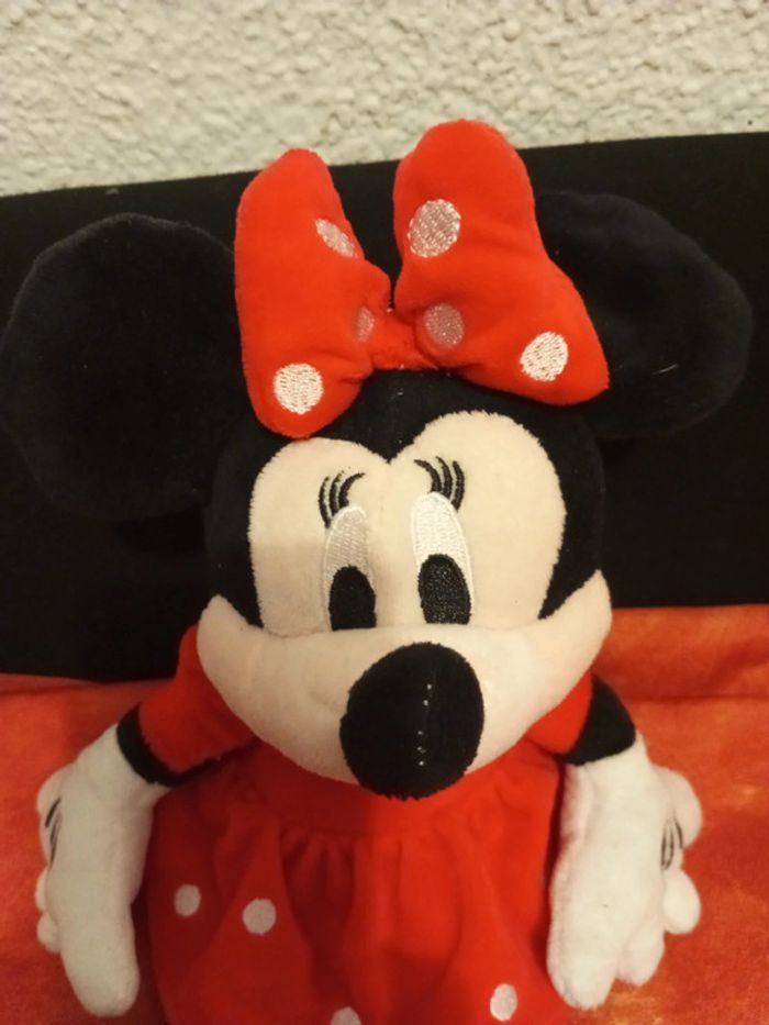 Minnie en robe rouge de Disney - photo numéro 2