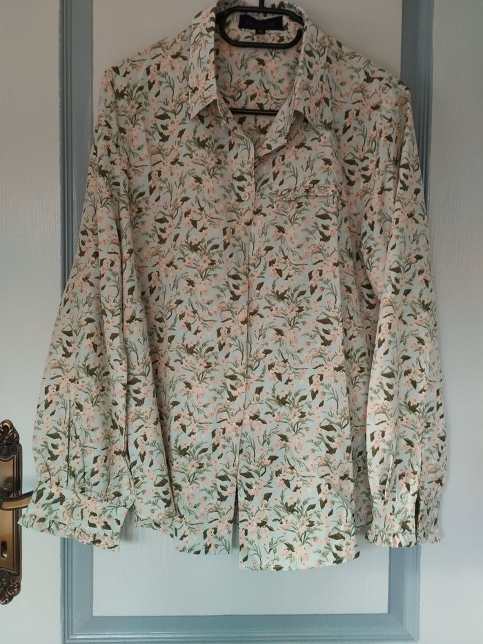 Chemise vert clair fleurie