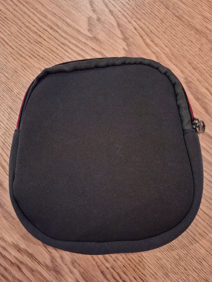 Pochette noire pour casque audio