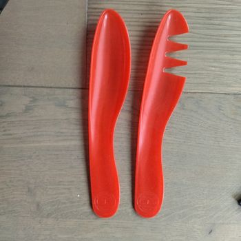 Couverts à salade rouges