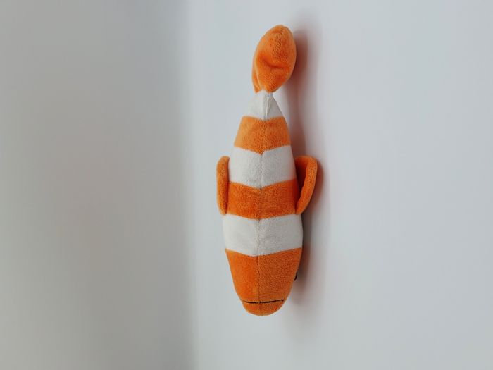 Peluche doudou poisson clown orange blanc yeux durs noirs sourire 27 cm - photo numéro 4
