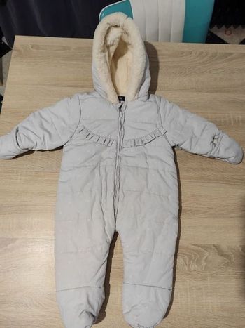 Combinaison pilote neige hiver bébé 6 mois kiabi neuf juste une tâche sinon jamais porté