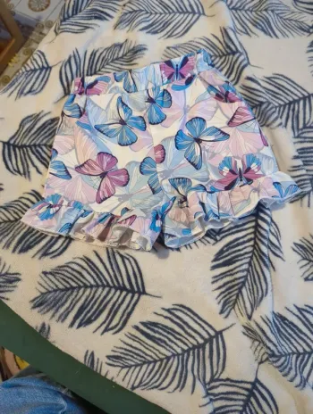 Short fluide et léger papillons