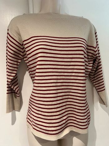 Pull style marin beige rouge