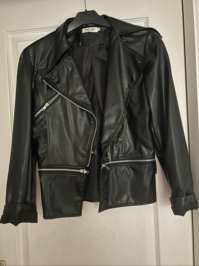 Magnifique Veste simili cuir noir