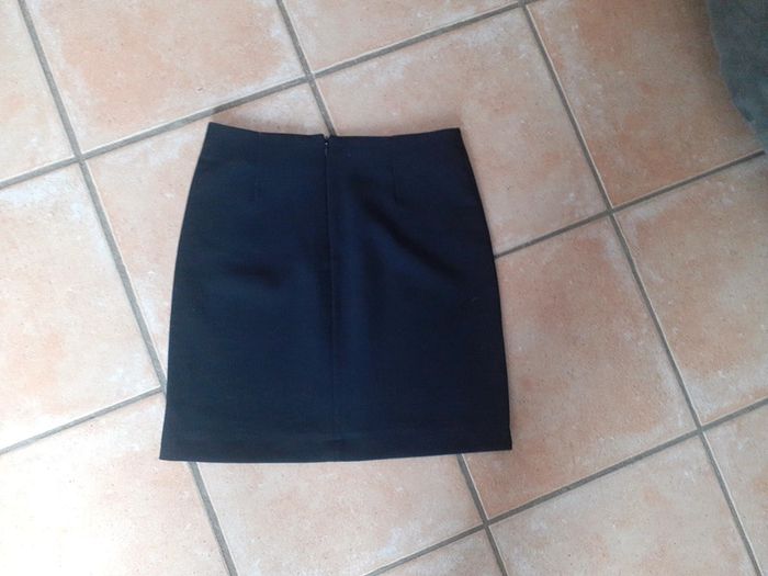 Jolie jupe noir - photo numéro 3