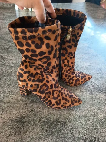 Bottines léopard pointure 38 bello star