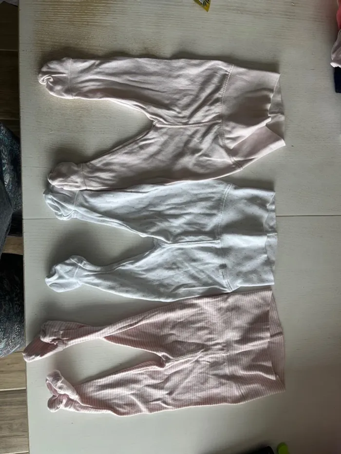 Lot pantalon avec pied