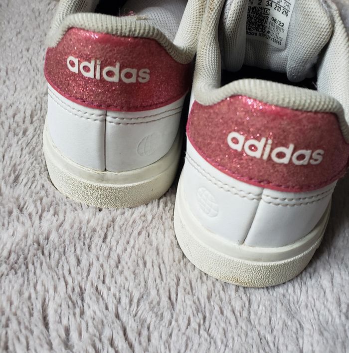 Chaussures de sport Adidas pointure 34 - photo numéro 2