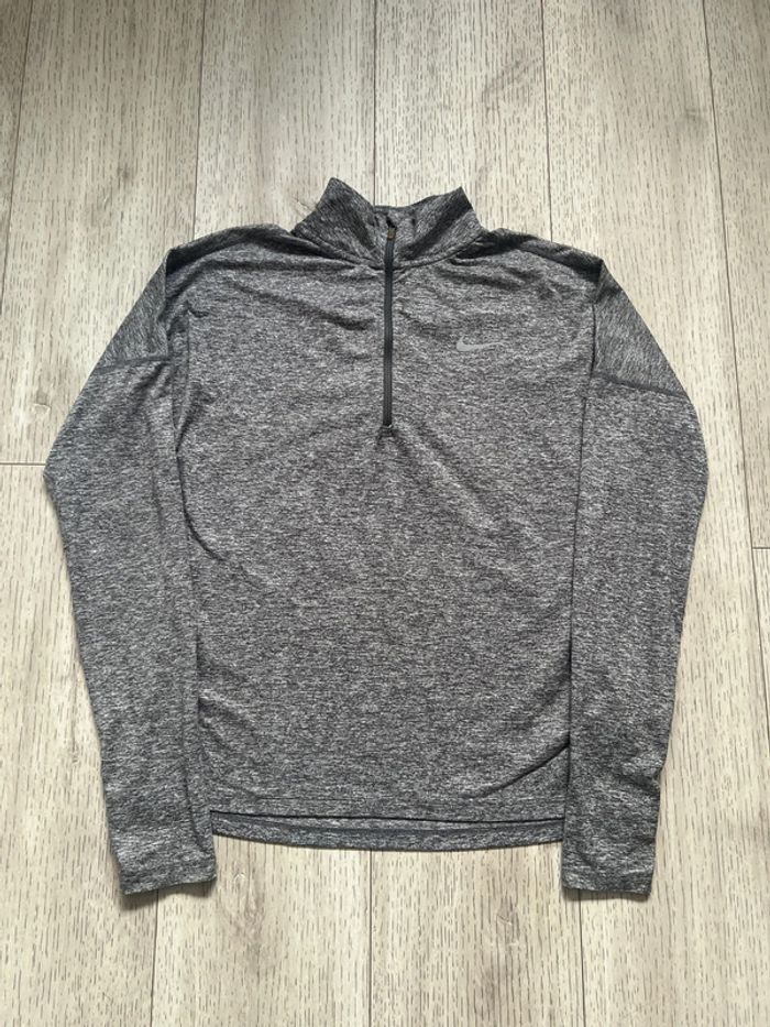 Haut Nike - photo numéro 2