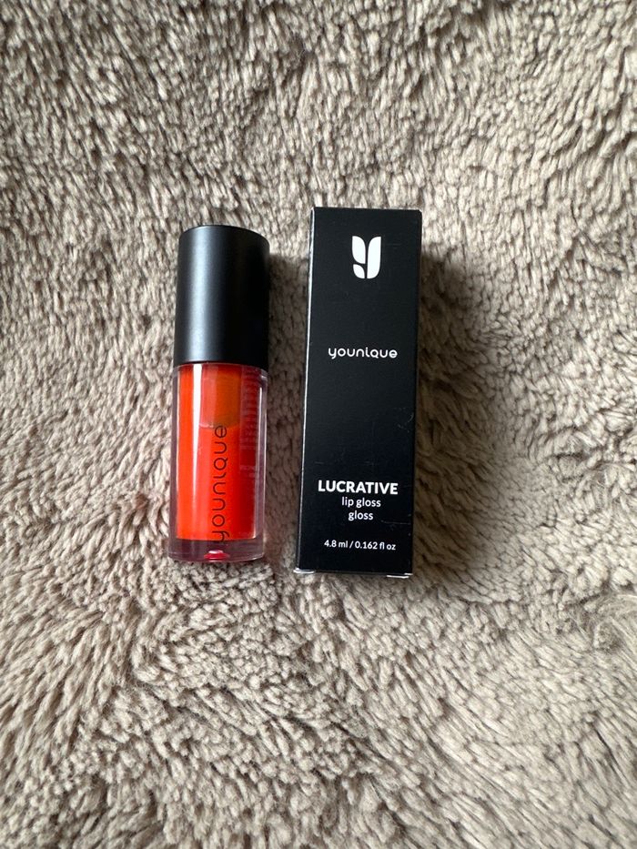 Gloss Coral Kiss Younique