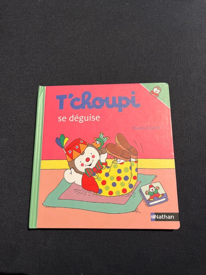 Livre pour enfants tchoupi se déguise