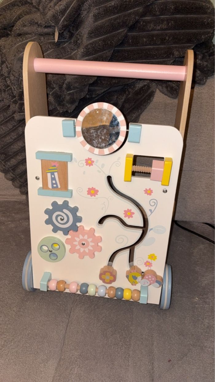 Chariot de marche + activités dessus - photo numéro 2