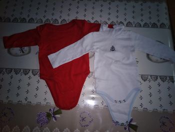 2 bodies, taille 9 mois