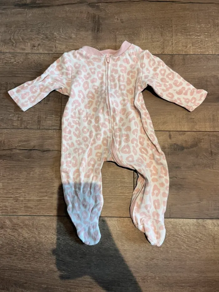 Pyjama à fermeture rose et blanc 0-3 mois