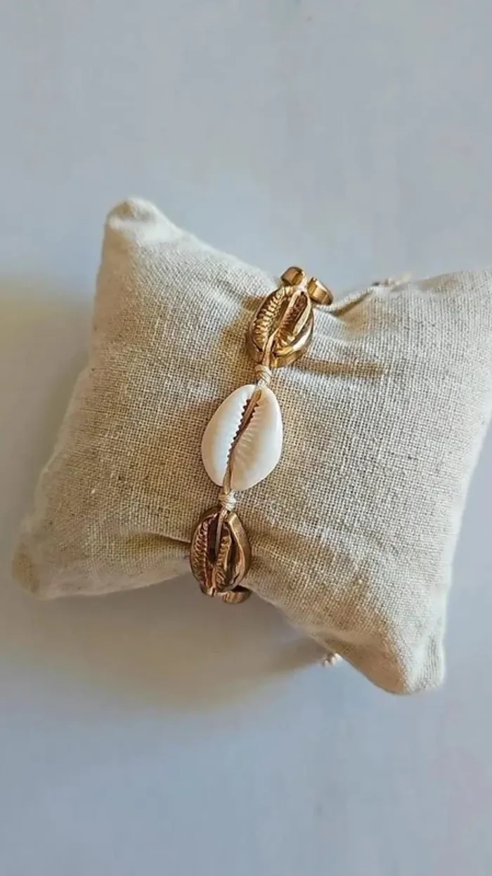 Bracelet cauri doré réglable boho