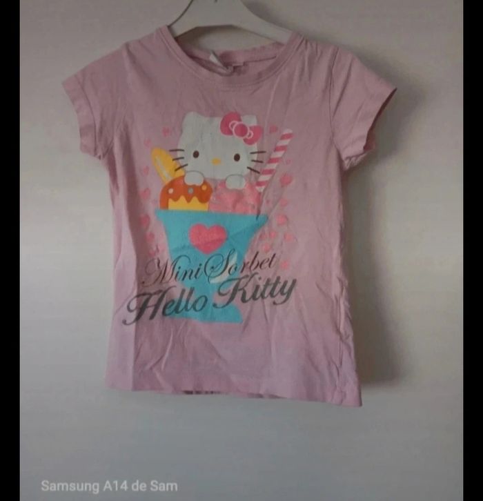 Magnifique t-shirt hello kitty de couleur rose 8 ans