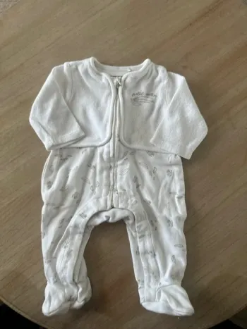 Vend pyjama 1 pièce marque orchestra taille 1 mois en très bonne état