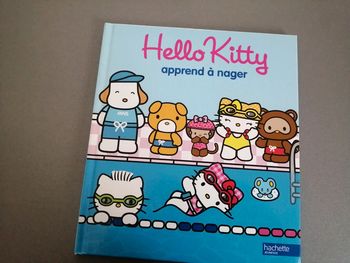 Livre Hello kitty apprend à nager