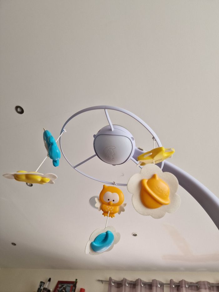 Mobile musicale avec jeu de lumieres - photo numéro 2