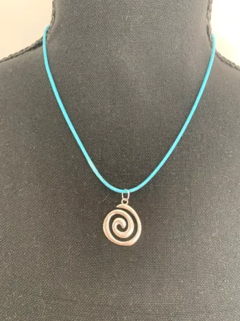 Collier ciré turquoise avec spirale argentée Neuf 