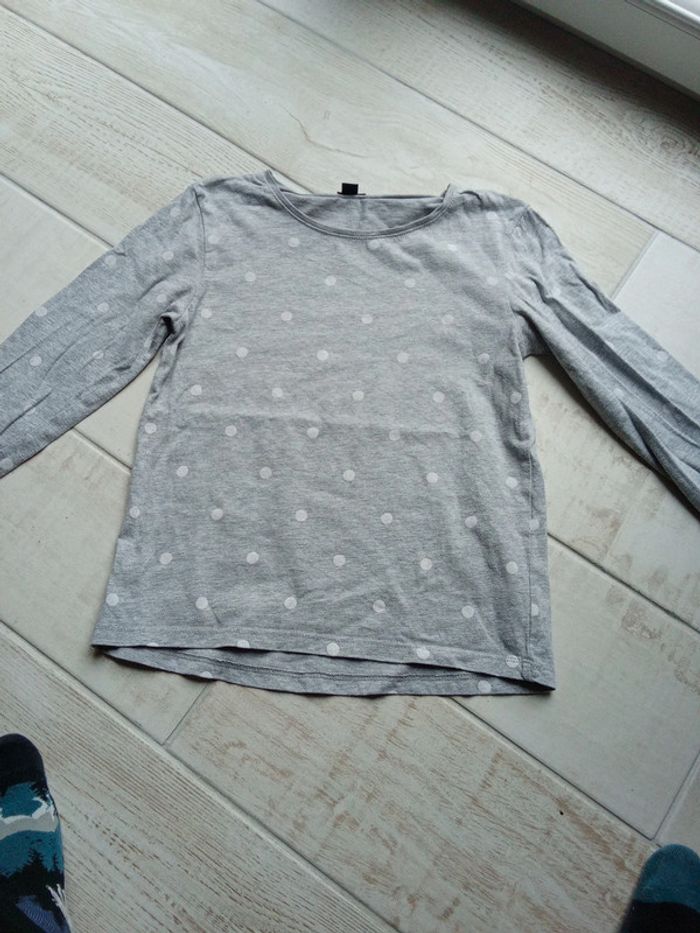 T-shirt gris à manches longues et pois blanc Kiabi 8 ans