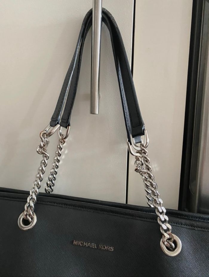 Sac noir marque Michael Kors - photo numéro 4