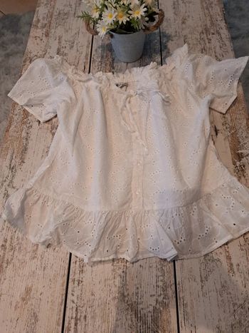 Joli haut brodé u collection