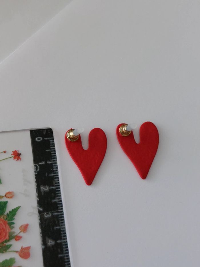 Boucles d'oreilles cœur rouge - tendance - inspiration Agatha 🍒 - photo numéro 3