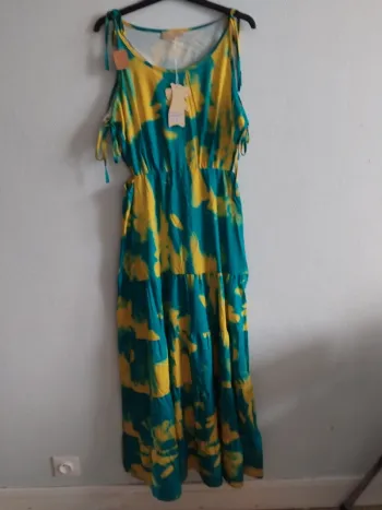 Robe neuve avec étiquette taille L