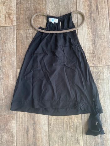 Top avec col en perles noir et noeud