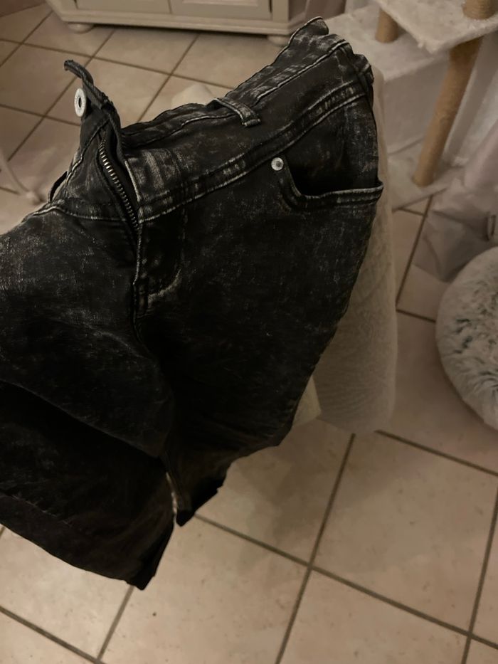 Vend un jeans noir - photo numéro 2