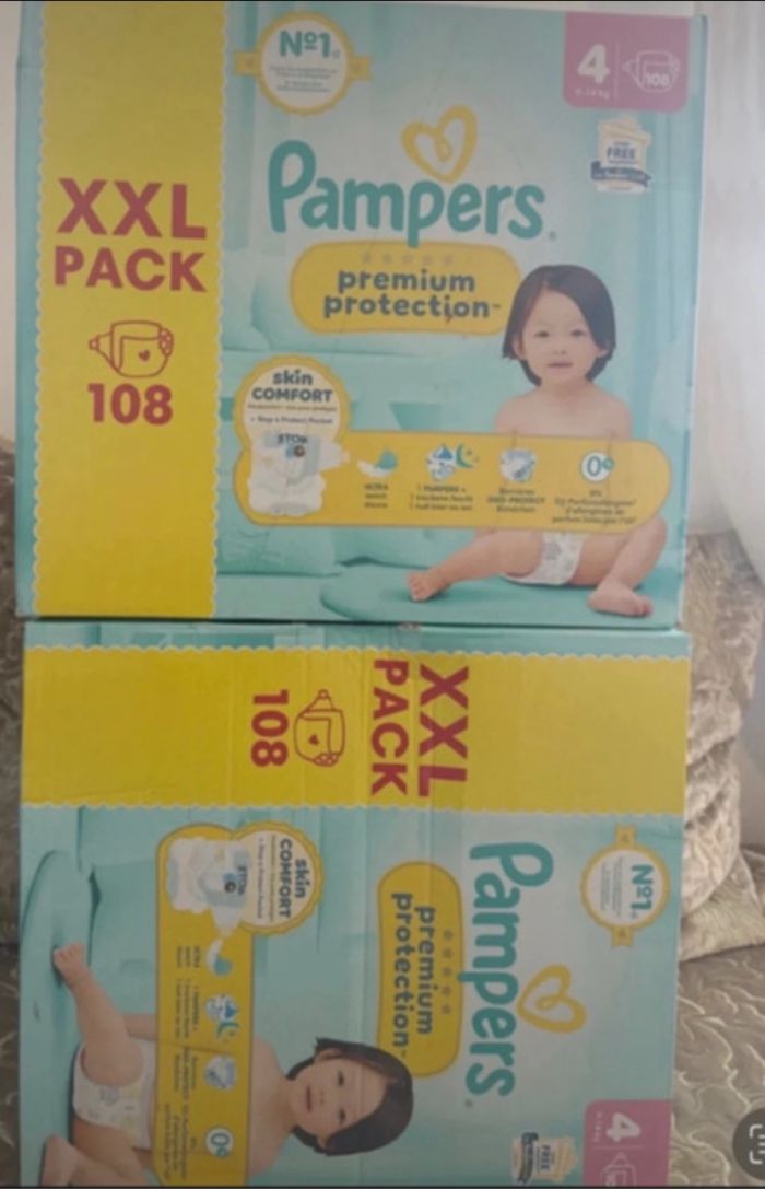 Deux XXL couche Pampers taille 4 preuim