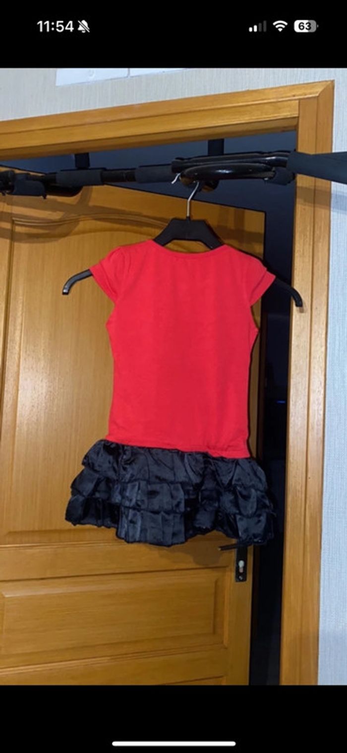 Robe noir et rouge 6 ans - photo numéro 2