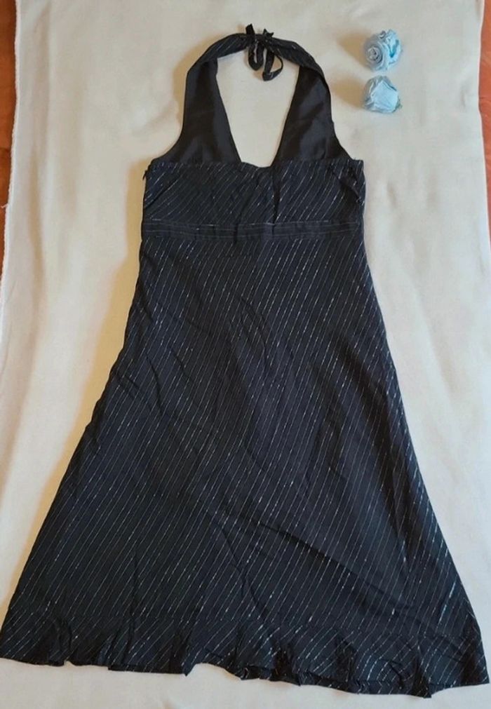 Robe dos nu - photo numéro 3