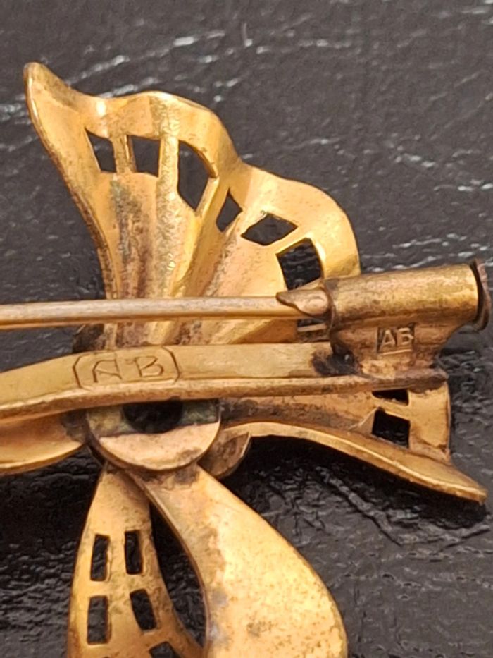 🎀 Broche en forme de nœud doré 🎀 - photo numéro 4