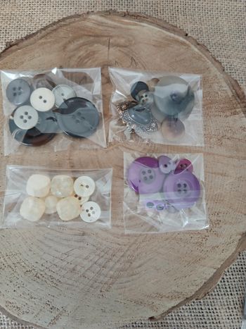 Lot de 4 sachets de boutons