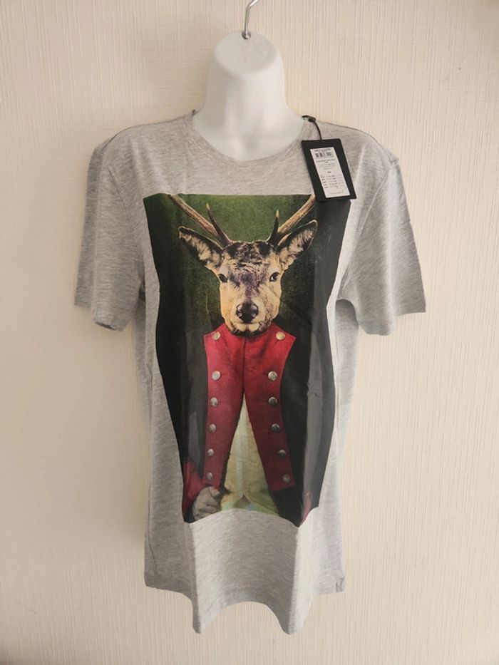 Tee-shirt gris motif cerf habillé XS neuf avec étiquette