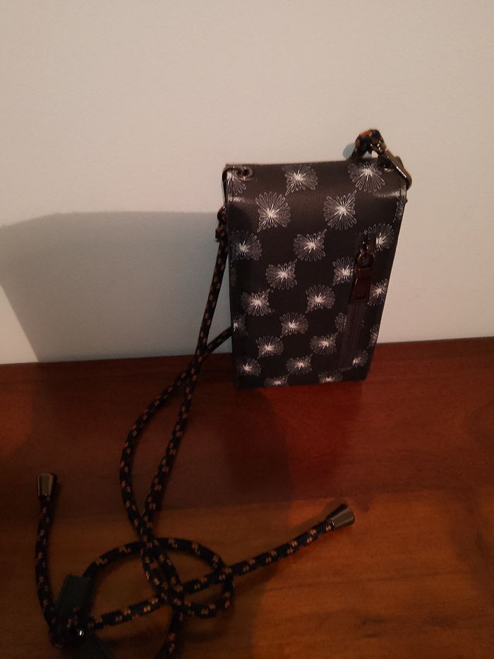Vends pochette smartphone neuve. - photo numéro 2