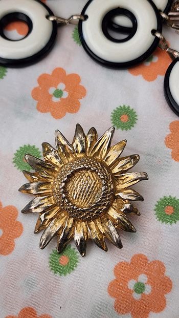 Superbe broche vintage annees 80's fleurs de tournesol soleil