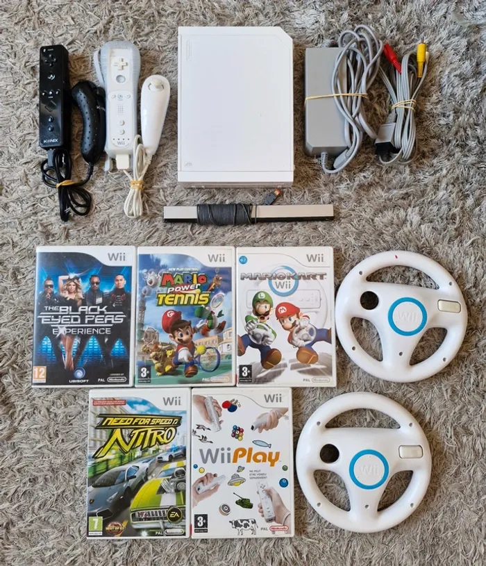 Lot Console Nintendo Wii + 2 Manettes + 2 Volants & 5 Jeux