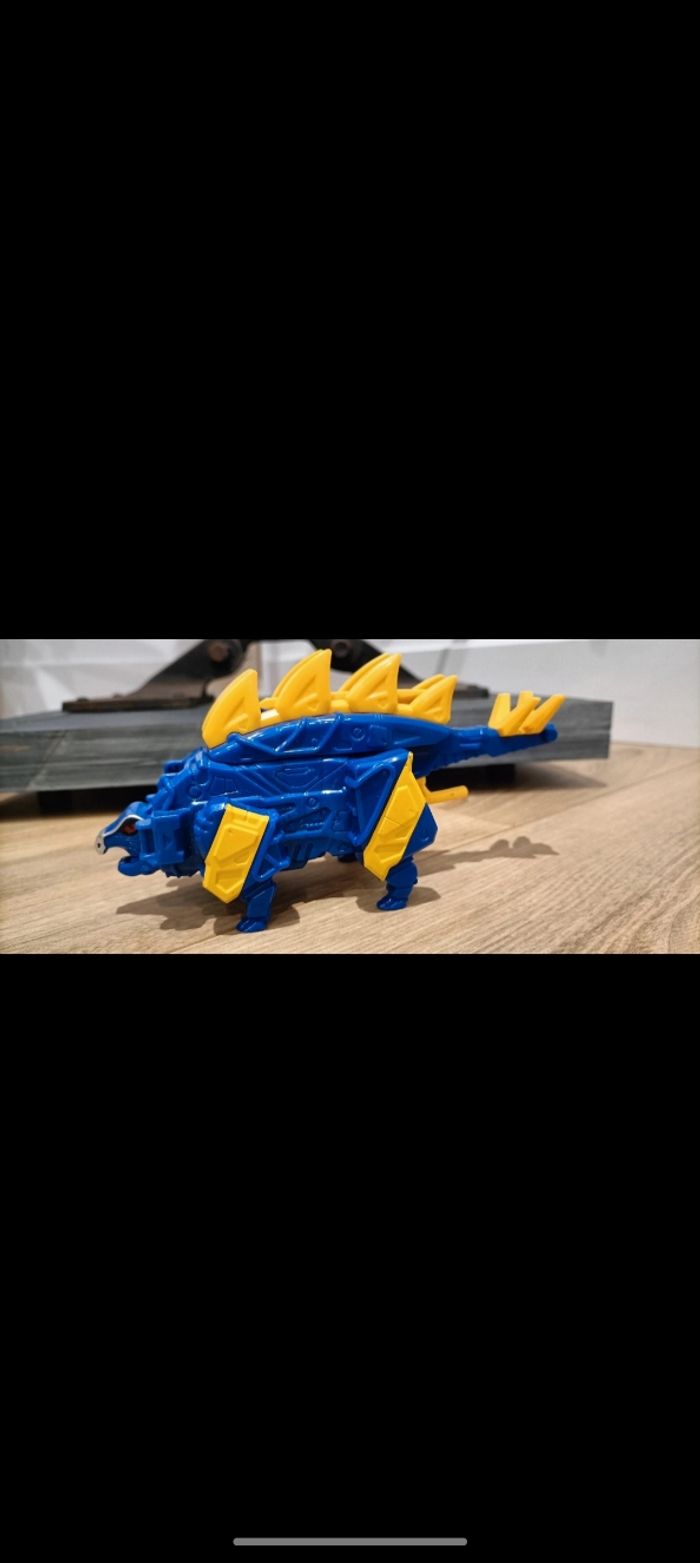 Power Rangers Dino Charge Stego Zord Bras avec Action Épée