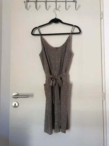 Robe à bretelle en soie grise avec des étoiles blanche taille M Sud Express
