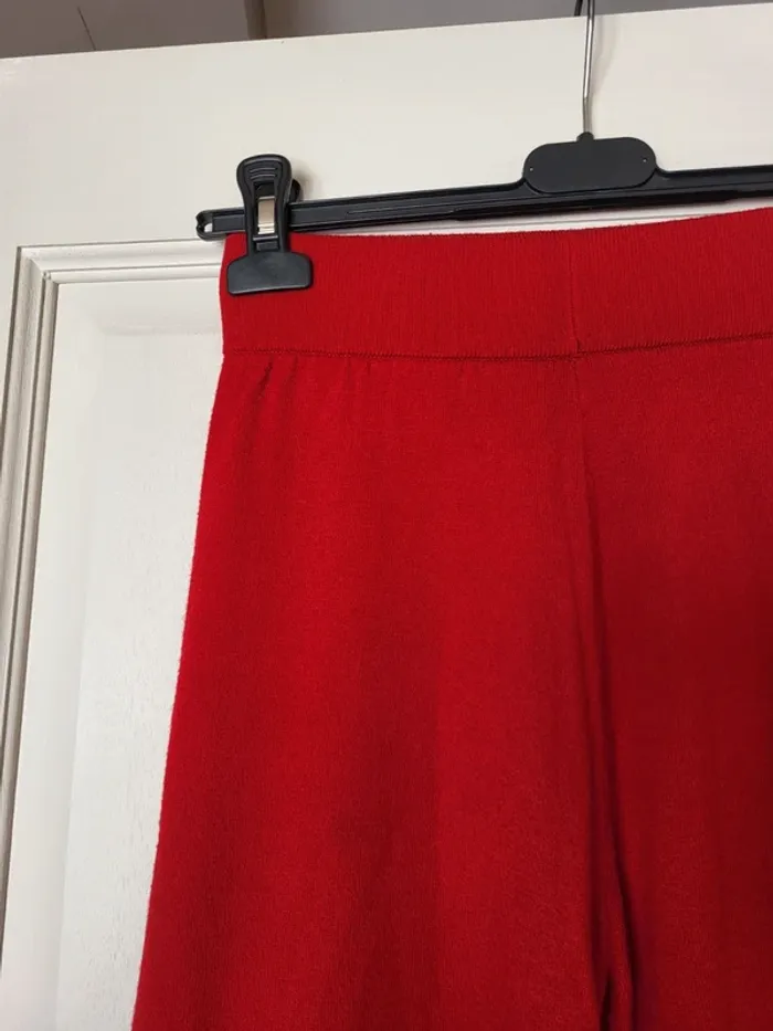 Pantalon rouge évasé en maille douce Mango - photo numéro 3
