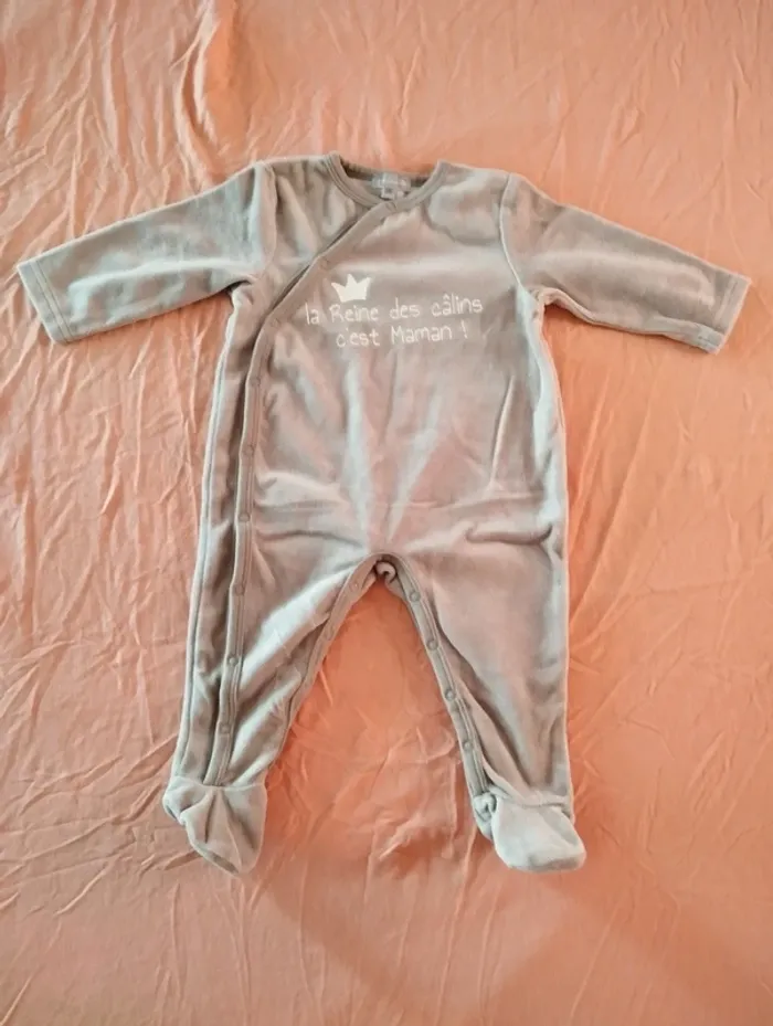 * Pyjama chaud gris taupe La Reine des câlins c'est Maman T6M Grain de blé