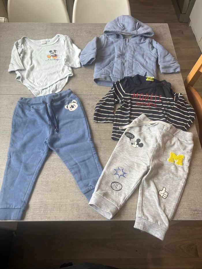 Lot vêtement bébé 9 mois