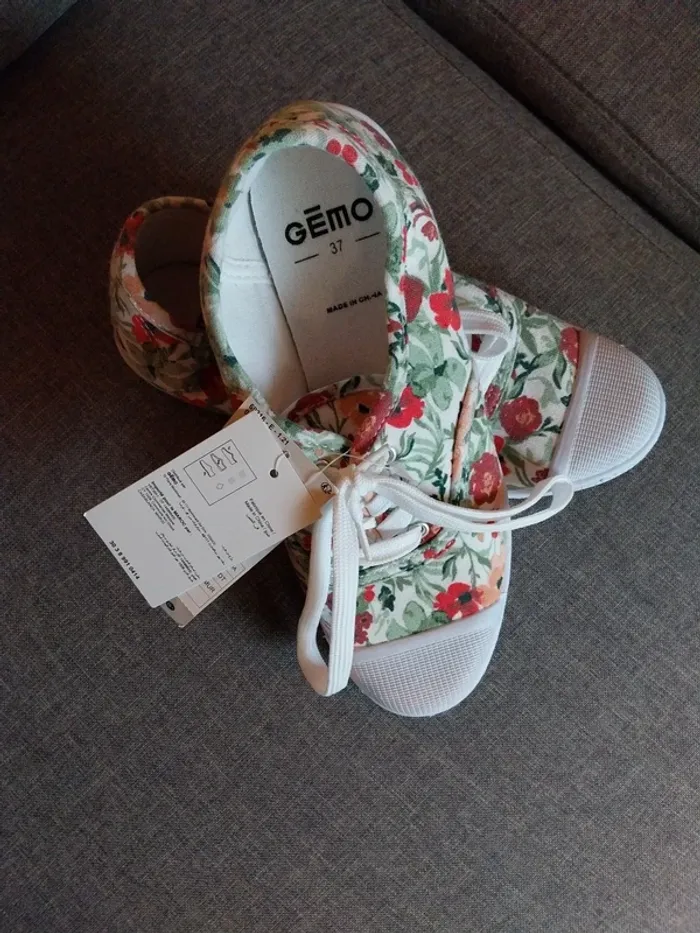 Chaussures en toile Taille 37 - photo numéro 2